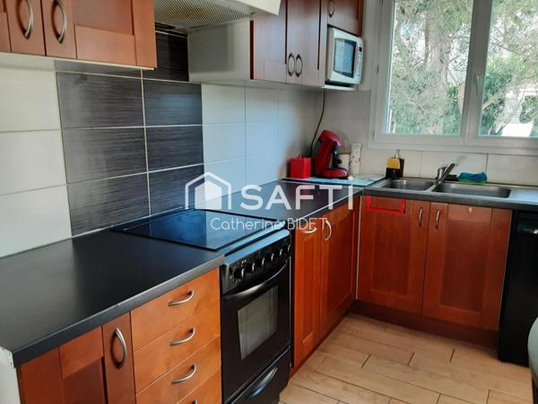 Maison avec piscine dans quartier prisé