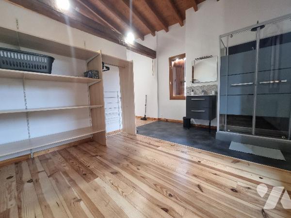 A VENDRE CAZERES  à LE PLAN  petit immeuble de 2 appartements