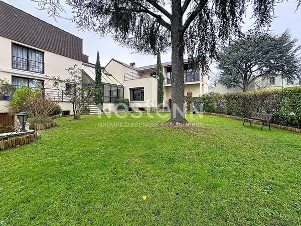 À Fontenay-aux-Roses Maison d'exception de 305 m² sur 770 m² de terrain indépendant