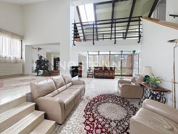 À Fontenay-aux-Roses Maison d'exception de 305 m² sur 770 m² de terrain indépendant