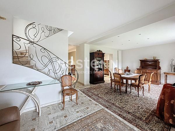 À Fontenay-aux-Roses Maison d'exception de 305 m² sur 770 m² de terrain indépendant