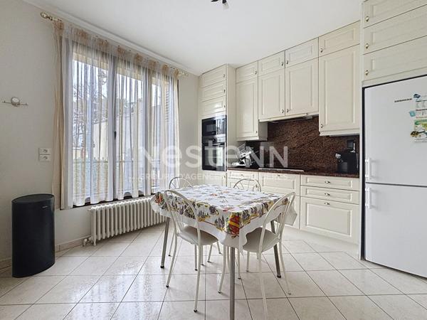 À Fontenay-aux-Roses Maison d'exception de 305 m² sur 770 m² de terrain indépendant