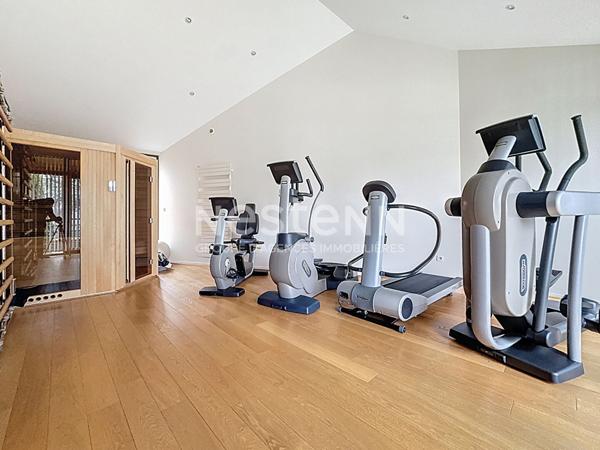 À Fontenay-aux-Roses Maison d'exception de 305 m² sur 770 m² de terrain indépendant