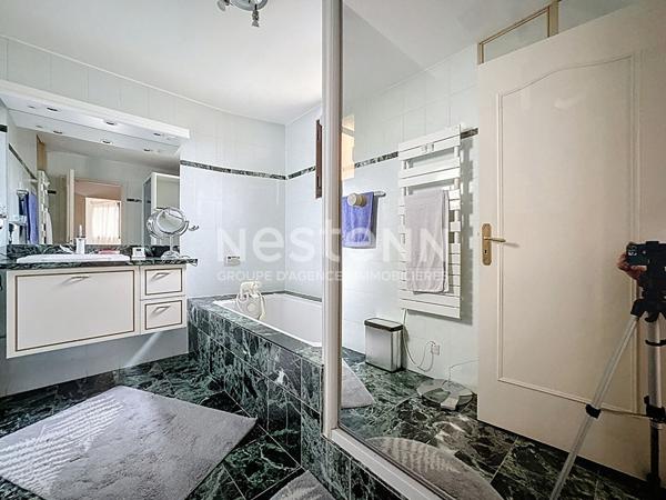 À Fontenay-aux-Roses Maison d'exception de 305 m² sur 770 m² de terrain indépendant