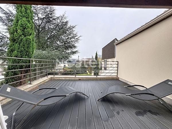 À Fontenay-aux-Roses Maison d'exception de 305 m² sur 770 m² de terrain indépendant