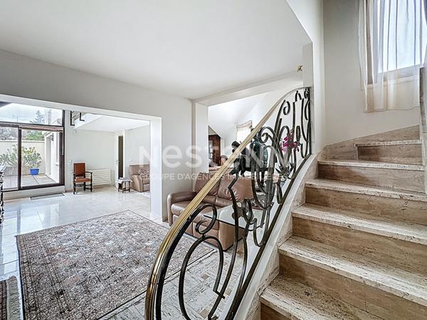 À Fontenay-aux-Roses Maison d'exception de 305 m² sur 770 m² de terrain indépendant