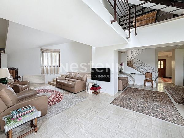 À Fontenay-aux-Roses Maison d'exception de 305 m² sur 770 m² de terrain indépendant