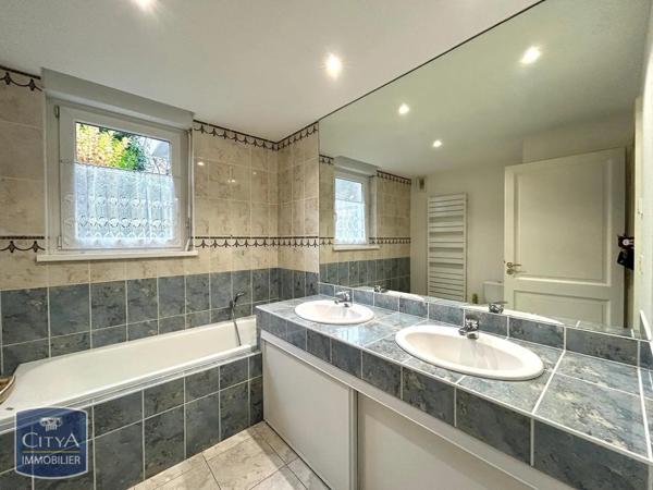 Appartement à louer 4 pièces 104.89m²