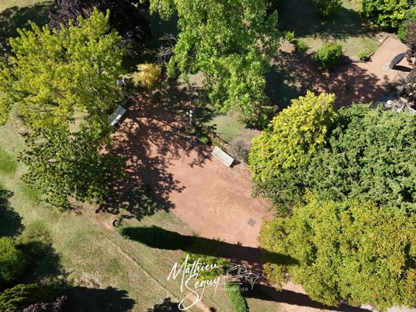 THURINS - Grande propriété P8 verdoyante