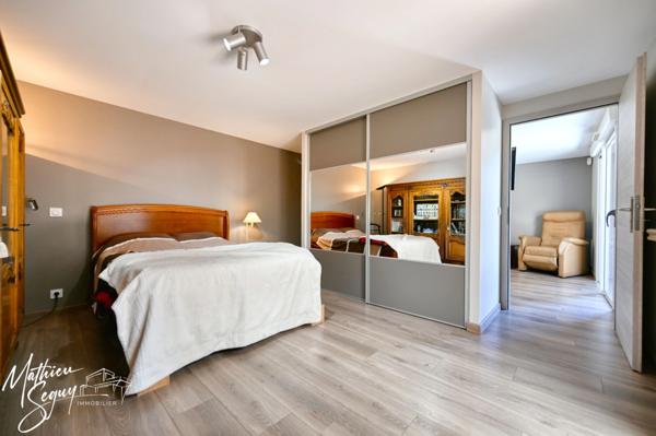 THURINS - Grande propriété P8 verdoyante