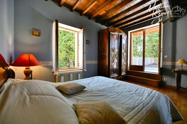 THURINS - Grande propriété P8 verdoyante