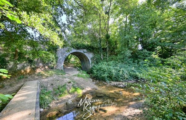 THURINS - Grande propriété P8 verdoyante