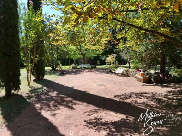 THURINS - Grande propriété P8 verdoyante