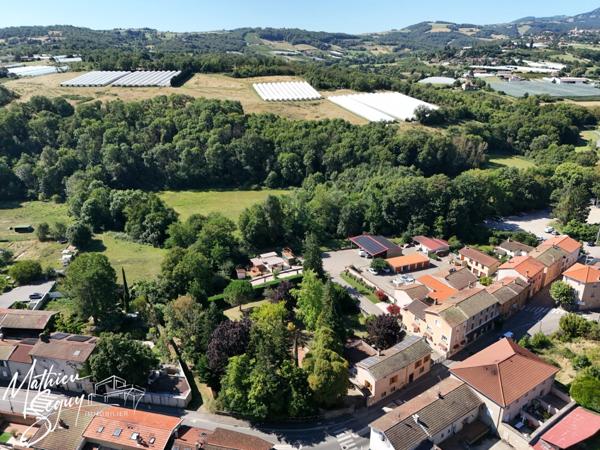 THURINS - Grande propriété P8 verdoyante