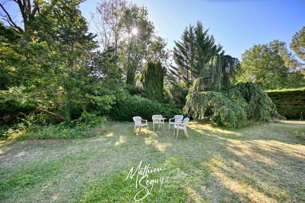 THURINS - Grande propriété P8 verdoyante