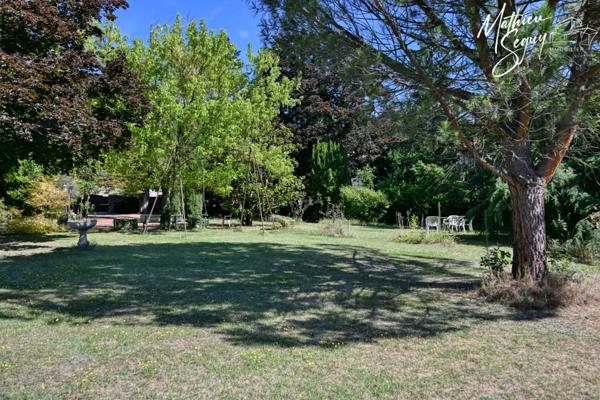 THURINS - Grande propriété P8 verdoyante