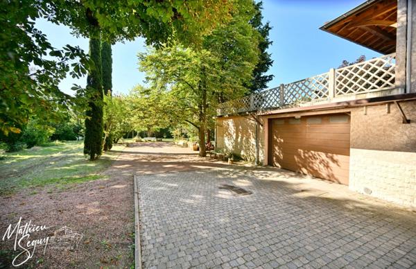 THURINS - Grande propriété P8 verdoyante