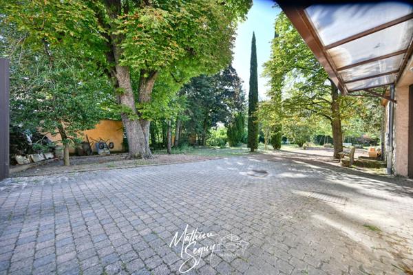 THURINS - Grande propriété P8 verdoyante