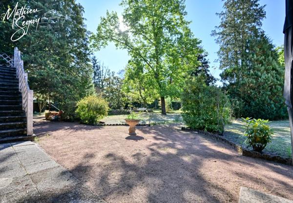 THURINS - Grande propriété P8 verdoyante