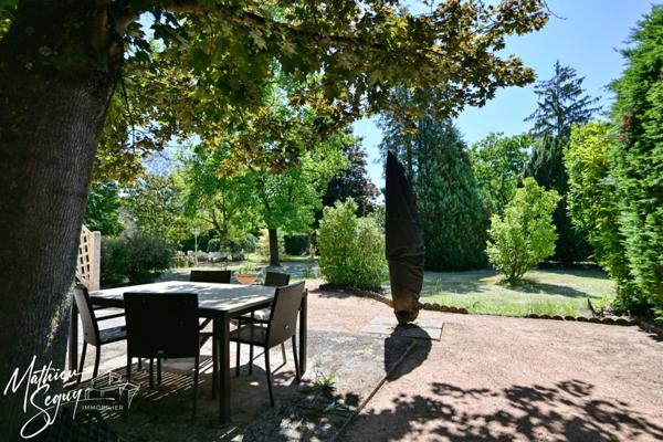 THURINS - Grande propriété P8 verdoyante