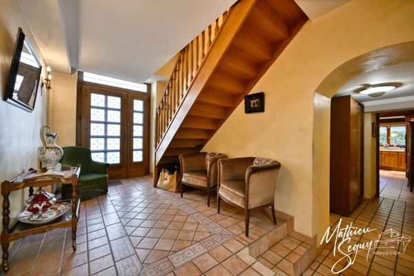 THURINS - Grande propriété P8 verdoyante