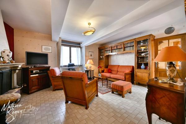 THURINS - Grande propriété P8 verdoyante