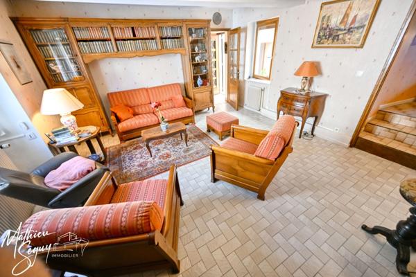 THURINS - Grande propriété P8 verdoyante