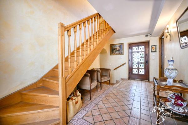 THURINS - Grande propriété P8 verdoyante