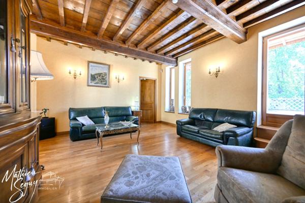 THURINS - Grande propriété P8 verdoyante