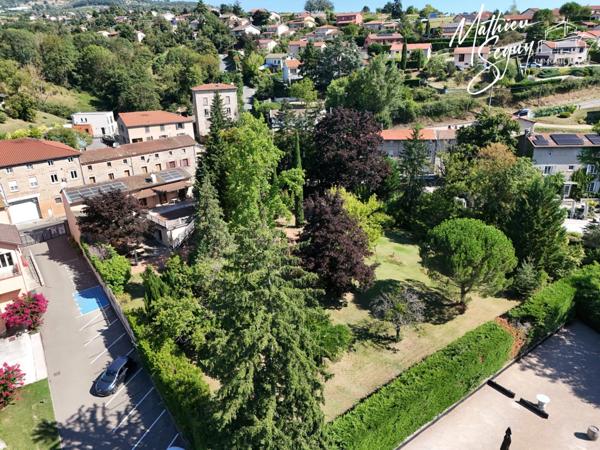 THURINS - Grande propriété P8 verdoyante