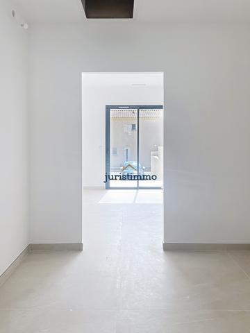 Vaison-la-Romaine (84110) Villa d’architecte contemporaine neuve avec piscine, à 5 minutes du centre-ville de Vaison-la-Romaine