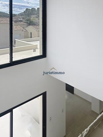 Vaison-la-Romaine (84110) Villa d’architecte contemporaine neuve avec piscine, à 5 minutes du centre-ville de Vaison-la-Romaine