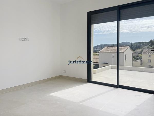 Vaison-la-Romaine (84110) Villa d’architecte contemporaine neuve avec piscine, à 5 minutes du centre-ville de Vaison-la-Romaine