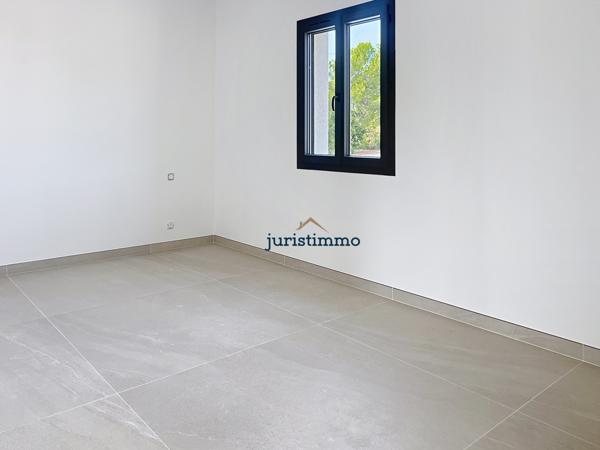 Vaison-la-Romaine (84110) Villa d’architecte contemporaine neuve avec piscine, à 5 minutes du centre-ville de Vaison-la-Romaine