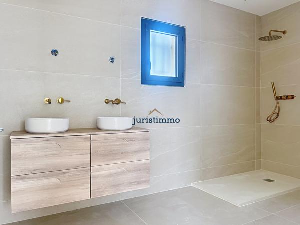 Vaison-la-Romaine (84110) Villa d’architecte contemporaine neuve avec piscine, à 5 minutes du centre-ville de Vaison-la-Romaine