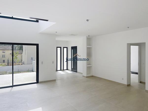 Vaison-la-Romaine (84110) Villa d’architecte contemporaine neuve avec piscine, à 5 minutes du centre-ville de Vaison-la-Romaine