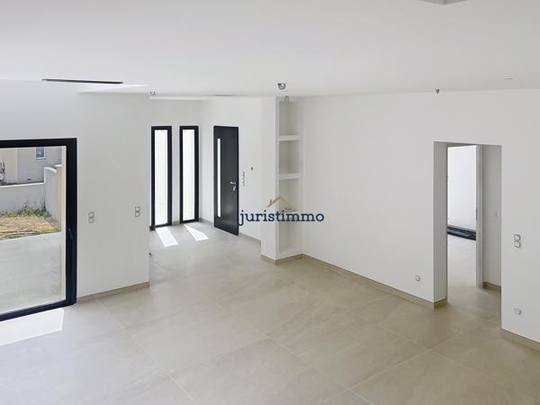 Vaison-la-Romaine (84110) Villa d’architecte contemporaine neuve avec piscine, à 5 minutes du centre-ville de Vaison-la-Romaine