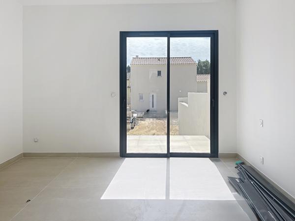 Vaison-la-Romaine (84110) Villa d’architecte contemporaine neuve avec piscine, à 5 minutes du centre-ville de Vaison-la-Romaine