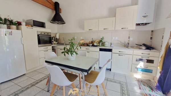Maison avec jardin arboré et piscinable - La Genette €874 600 ** - Référence ND702