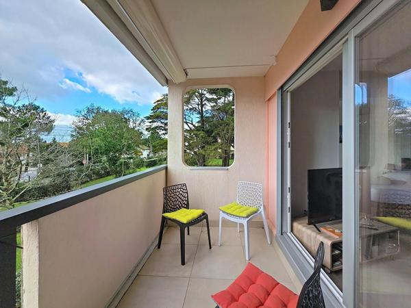 Très bel appartement entièrement rénové et vendu meublé dans résidence avec piscine