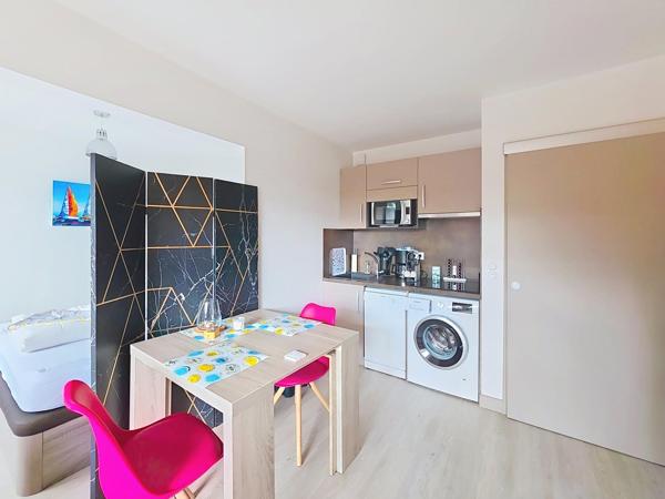 Très bel appartement entièrement rénové et vendu meublé dans résidence avec piscine