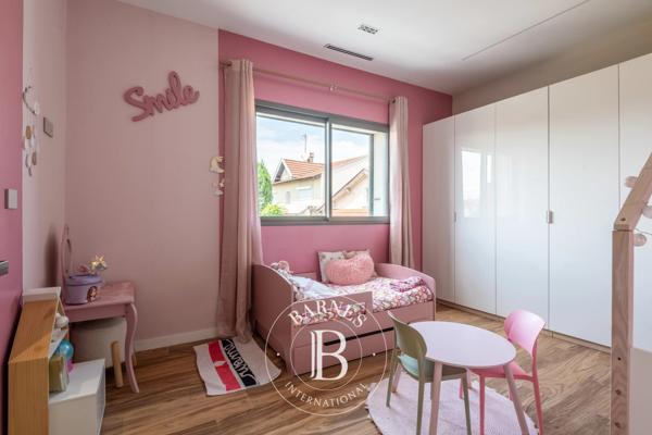 Villeurbanne, Maison 8 Chambres -  381 m² à vendre