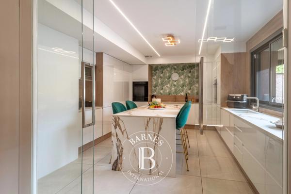 Villeurbanne, Maison 8 Chambres -  381 m² à vendre