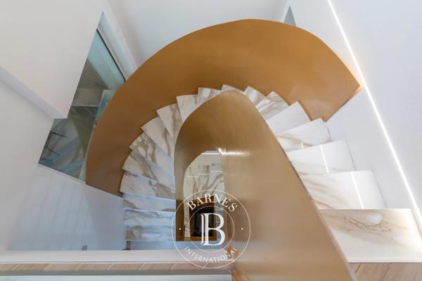 Villeurbanne, Maison 8 Chambres -  381 m² à vendre