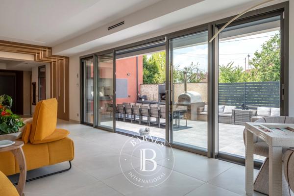 Villeurbanne, Maison 8 Chambres -  381 m² à vendre