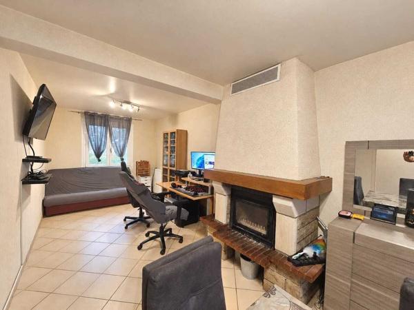 MAISON FAMILIALE AVEC SOUS-SOL TOTAL ET BEAU POTENTIEL !