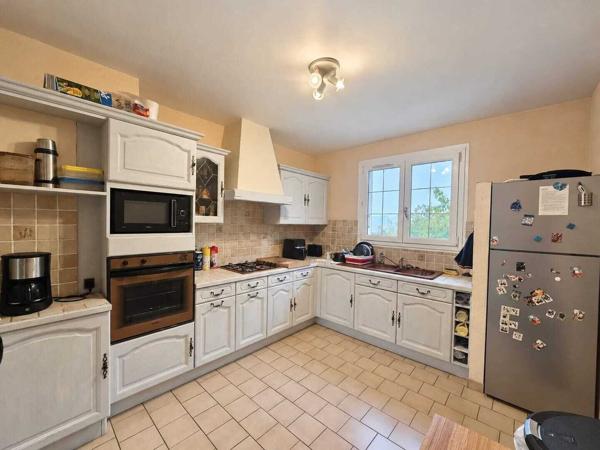 MAISON FAMILIALE AVEC SOUS-SOL TOTAL ET BEAU POTENTIEL !