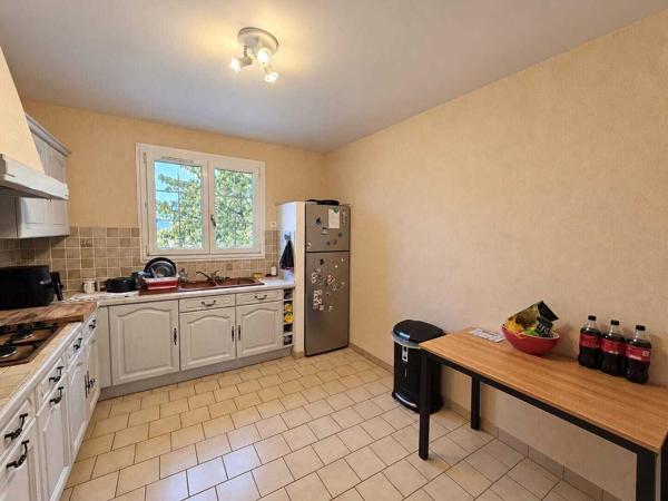 MAISON FAMILIALE AVEC SOUS-SOL TOTAL ET BEAU POTENTIEL !
