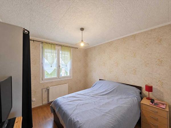 MAISON FAMILIALE AVEC SOUS-SOL TOTAL ET BEAU POTENTIEL !