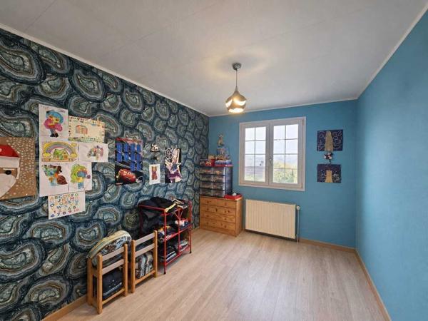 MAISON FAMILIALE AVEC SOUS-SOL TOTAL ET BEAU POTENTIEL !